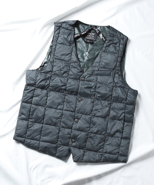 TAION(タイオン)の「【TAION/タイオン】V NECK BUTTON INNER DOWN GILET/インナーダウンジレ(ベスト・メンズ・ブラック/ネイビー/チャコールグレー・L/M/LL)」の1枚目の写真