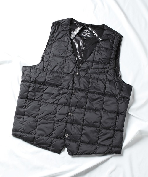 TAION(タイオン)の「【TAION/タイオン】V NECK BUTTON INNER DOWN GILET/インナーダウンジレ(ベスト・メンズ・ブラック/ネイビー/チャコールグレー・L/M/LL)」の2枚目の写真