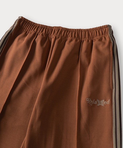 TIMELY WARNING(タイムリーワーニング)の「バタフライ刺繍エステルトラックパンツ/ラインパンツ/セットアップ可能(その他パンツ・メンズ・ブラウン/カーキ/ブラック/アイボリー・M/L/XL)」の6枚目の写真