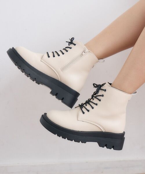 RETRO GIRL(レトロガール)の「レースアップブーツ(ブーツ・レディース・ブラック/オフホワイト/シルバー・MEDIUM/LARGE)」の2枚目の写真