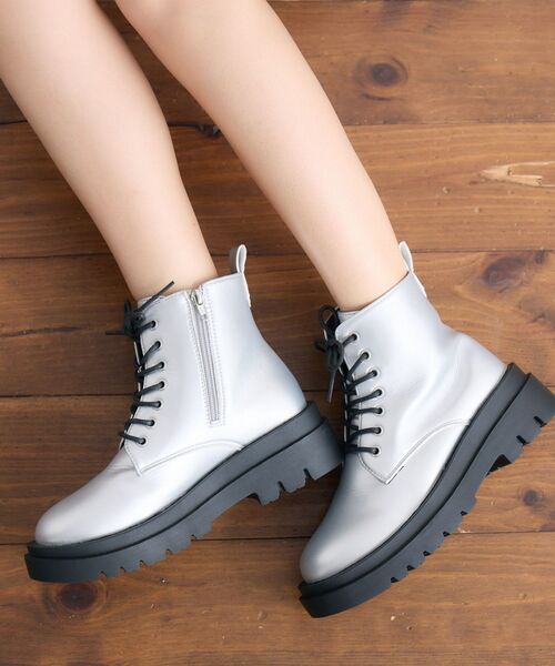 RETRO GIRL(レトロガール)の「レースアップブーツ(ブーツ・レディース・ブラック/オフホワイト/シルバー・MEDIUM/LARGE)」の1枚目の写真