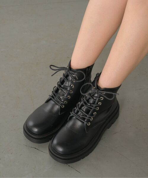 RETRO GIRL(レトロガール)の「レースアップブーツ(ブーツ・レディース・ブラック/オフホワイト/シルバー・MEDIUM/LARGE)」の3枚目の写真