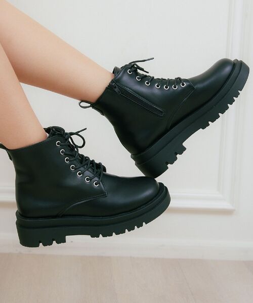 RETRO GIRL(レトロガール)の「レースアップブーツ(ブーツ・レディース・ブラック/オフホワイト/シルバー・MEDIUM/LARGE)」の6枚目の写真