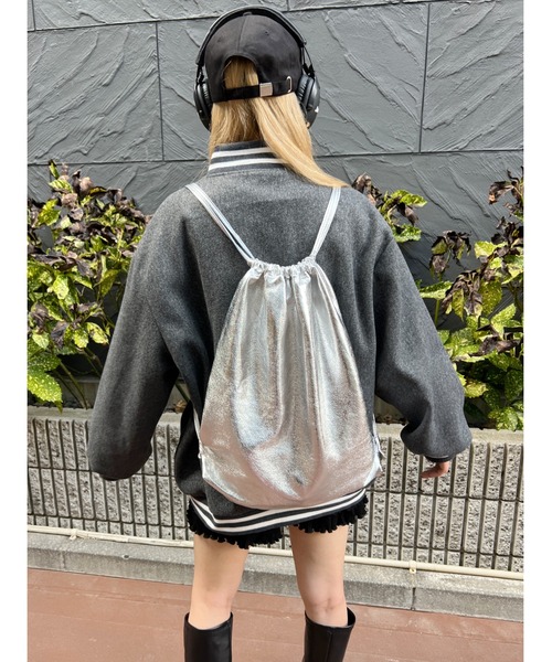 WC（ダブル シー）の「メタリック2WAYナップサック（バックパック/リュック・レディース・シルバー/ピンク・FREE）」の2枚目の写真