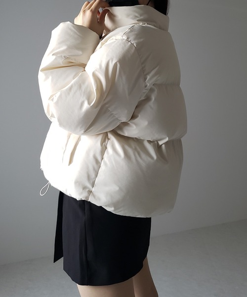 me+em select（ミームセレクト）の「【 裾絞り可能２WAY 】ニュアンスカラーショートパフダウンジャケット（ダウンジャケット/コート・レディース・ブルー/パープル/アイボリー/ブラック/ホワイト/ピンク・FREE）」の18枚目の写真