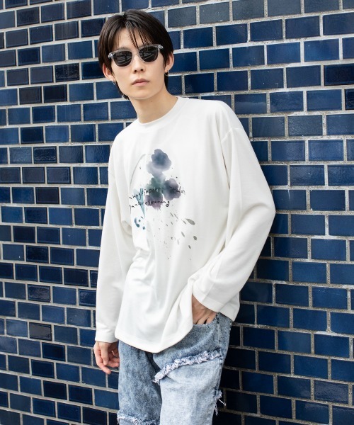 En serio TOKYO（エンソリオトーキョー）の「コットンタッチダンボール 水彩アートプリント ロンT（Tシャツ/カットソー・メンズ・ブラック/ホワイト/グレイッシュブルー・L/M）」の2枚目の写真