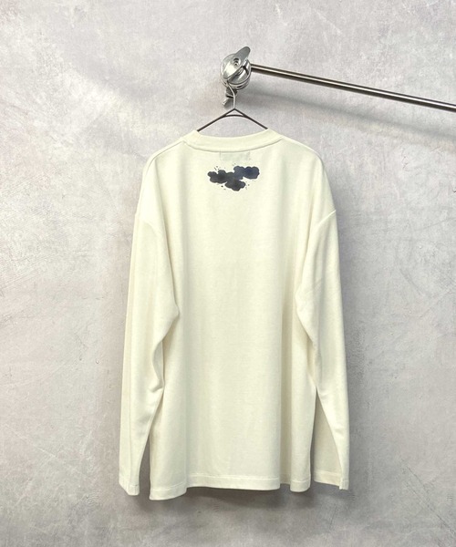 En serio TOKYO（エンソリオトーキョー）の「コットンタッチダンボール 水彩アートプリント ロンT（Tシャツ/カットソー・メンズ・ブラック/ホワイト/グレイッシュブルー・L/M）」の5枚目の写真