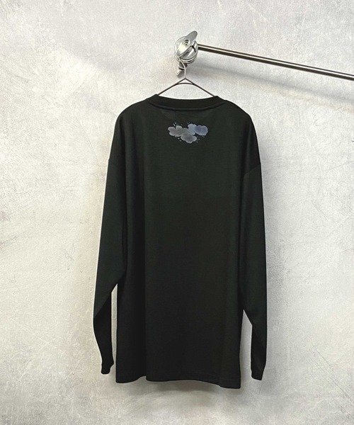 En serio TOKYO（エンソリオトーキョー）の「コットンタッチダンボール 水彩アートプリント ロンT（Tシャツ/カットソー・メンズ・ブラック/ホワイト/グレイッシュブルー・L/M）」の6枚目の写真