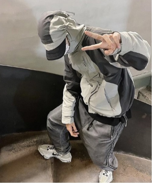 ROOPTOKYO(ループトウキョウ)の「▲MULTI POCKET MOUNTAIN JACKET/マルチポケット マウンテンジャケット(マウンテンパーカー・メンズ・グレー・L/XL/M)」の3枚目の写真