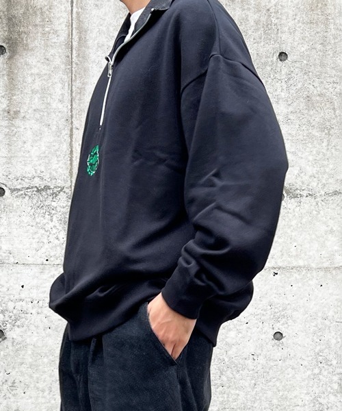 CERCA（チェルカ）の「【BEL】ビッグシルエット フロントロゴ 刺繍 ハーフZIP スウェット(BG/)（スウェット・メンズ・ブラック/ライトグレー/ブラウン・MEDIUM/LARGE）」の8枚目の写真