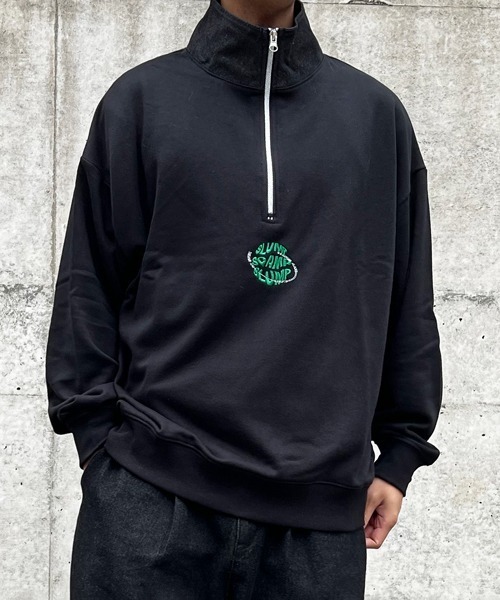 CERCA（チェルカ）の「【BEL】ビッグシルエット フロントロゴ 刺繍 ハーフZIP スウェット(BG/)（スウェット・メンズ・ブラック/ライトグレー/ブラウン・MEDIUM/LARGE）」の5枚目の写真