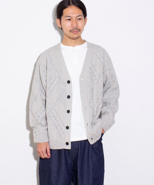 GLOSTER(グロスター)の「【ユニセックス】ジオメトリック柄カーディガン(カーディガン/ボレロ・メンズ・グレー系その他2/グレー系その他/ブラウン系その他・S/M/L)」の9枚目の写真