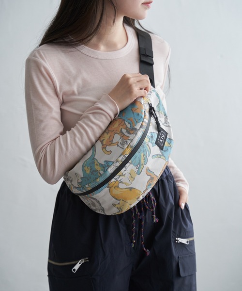 KiU(キウ)の「【WEB限定】KiU ウォータープルーフボディバッグ【撥水/防水】(ショルダーバッグ・メンズ・オリーブ/ブラック/その他3/その他2/その他4/オフホワイト/グリーン系・FREE)」の2枚目の写真