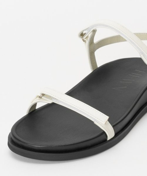 HEWN(ヒューン)の「【HEWN(ヒューン)】 THIN HOON&LOOP SANDAL(サンダル・レディース・ホワイト・36/37/38/35)」の4枚目の写真