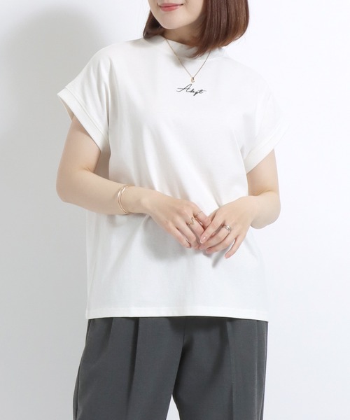 Salong hameu(サロン ハミュー)の「ワンポイントロゴ刺繍 フレンチスリーブ モックネック半袖Tシャツ レディース/カットソープルオーバー(Tシャツ/カットソー・レディース・ブラック/グレイッシュベージュ/オフホワイト・L/M)」の15枚目の写真