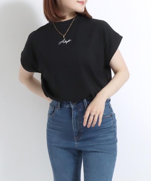 Salong hameu(サロン ハミュー)の「ワンポイントロゴ刺繍 フレンチスリーブ モックネック半袖Tシャツ レディース/カットソープルオーバー(Tシャツ/カットソー・レディース・ブラック/グレイッシュベージュ/オフホワイト・L/M)」の21枚目の写真