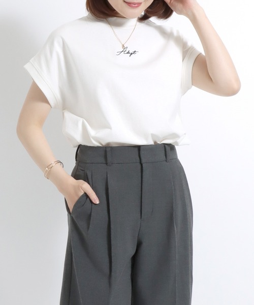 Salong hameu(サロン ハミュー)の「ワンポイントロゴ刺繍 フレンチスリーブ モックネック半袖Tシャツ レディース/カットソープルオーバー(Tシャツ/カットソー・レディース・ブラック/グレイッシュベージュ/オフホワイト・L/M)」の14枚目の写真