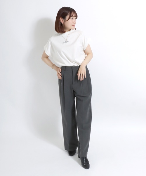 Salong hameu(サロン ハミュー)の「ワンポイントロゴ刺繍 フレンチスリーブ モックネック半袖Tシャツ レディース/カットソープルオーバー(Tシャツ/カットソー・レディース・ブラック/グレイッシュベージュ/オフホワイト・L/M)」の19枚目の写真