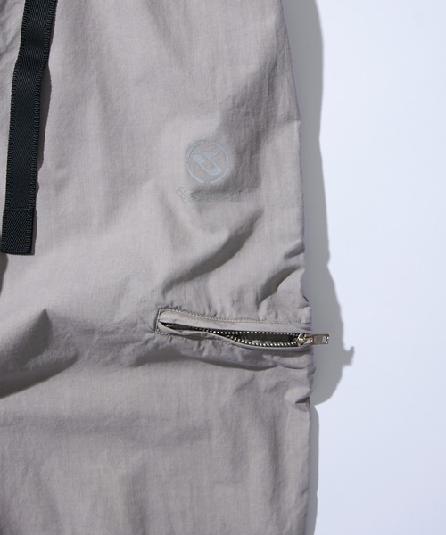 WHO'S WHO gallery（フーズフーギャラリー）の「【KOOKY'N/クーキー】BRONXジップパンツ（チノパンツ・メンズ・ライトグレー/チャコールグレー/アイボリー/ブラック/ネイビー・FREE）」の9枚目の写真