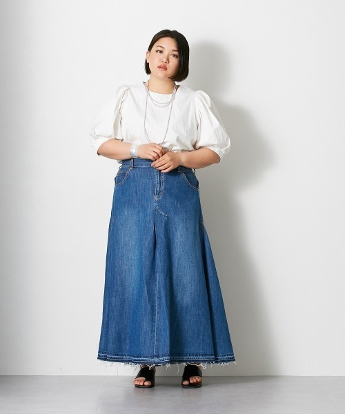 CHIC STYLE(シックスタイル)の「 綿100%デニムフレアマキシスカート <大きいサイズ有>シックスタイル(スカート・レディース・ブルー系/ネイビー系/ホワイト系・5L/4L/3L/LL/L/M)」の4枚目の写真
