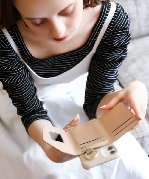 ensemble(皮革ブランド)(アンサンブル)の「ensemble/アンサンブル/PORTE2/ストラップ付きiPhone Case【iPhone14・14Pro・15・15Pro】(スマホケース/カバー・レディース・グレー系その他6/ブラック/グレー系その他3/イエロー/ベージュ・6/7/8/5)」の16枚目の写真