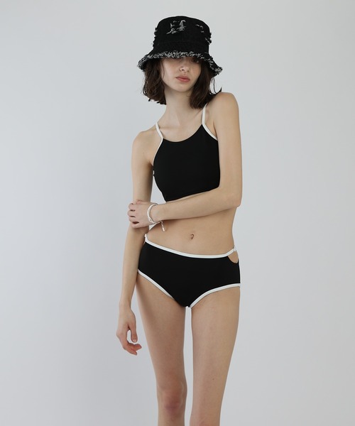 COLONY 2139（コロニートゥーワンスリーナイン）の「バイカラースリットタンキニ（水着・レディース・ブラック/ブルー・FREE）」の18枚目の写真