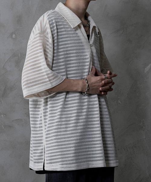 INTER FACTORY(インターファクトリー)の「ファッションインフルエンサー しの - Mesh Lace Sheer Skipper Shirt / メッシュレースシアースキッパーシャツ made in INTER FACTORY(シャツ/ブラウス・メンズ・ブラック/アイボリー・SMALL/LARGE/MEDIUM)」の5枚目の写真