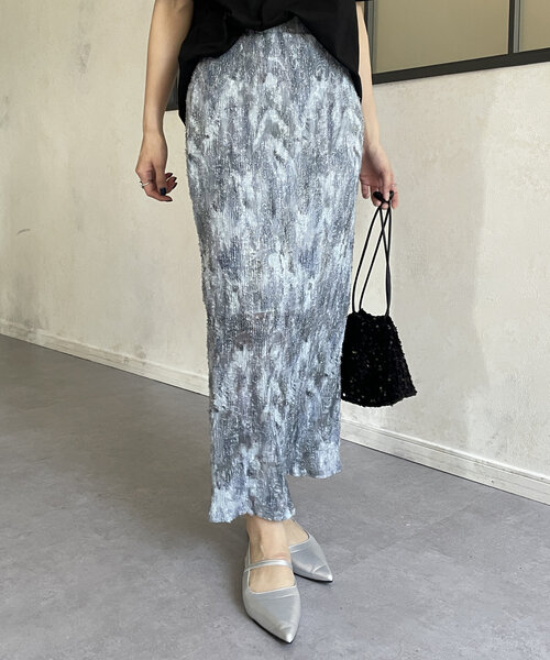 Thevon（ゼボン）の「ニュアンス柄プリーツナロースカート（スカート・レディース・グレー/カーキ/ベージュ・FREE）」の2枚目の写真