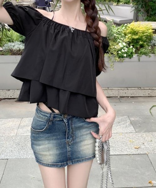 tolene(トレネ)の「2way オフショルダー ティアード ギャザー パフスリーブ シフォンブラウス(シャツ/ブラウス・レディース・ブラック/ホワイト・FREE)」の15枚目の写真