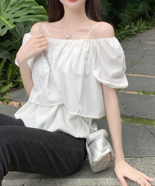 tolene(トレネ)の「2way オフショルダー ティアード ギャザー パフスリーブ シフォンブラウス(シャツ/ブラウス・レディース・ブラック/ホワイト・FREE)」の6枚目の写真