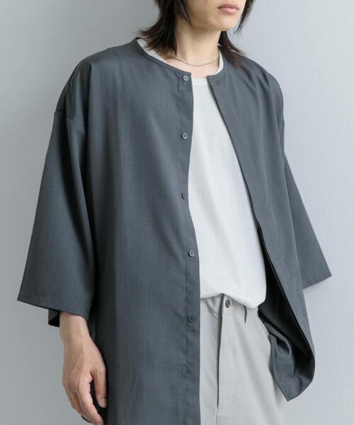 SENSE OF PLACE by URBAN RESEARCH(センスオブプレイスバイアーバンリサーチ)の「ノーカラールーズシャツ(5分袖)(シャツ/ブラウス・メンズ・ブラック/チャコールグレー・LARGE/MEDIUM)」の2枚目の写真