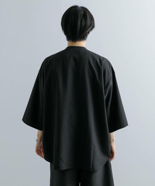SENSE OF PLACE by URBAN RESEARCH(センスオブプレイスバイアーバンリサーチ)の「ノーカラールーズシャツ(5分袖)(シャツ/ブラウス・メンズ・ブラック/チャコールグレー・LARGE/MEDIUM)」の8枚目の写真