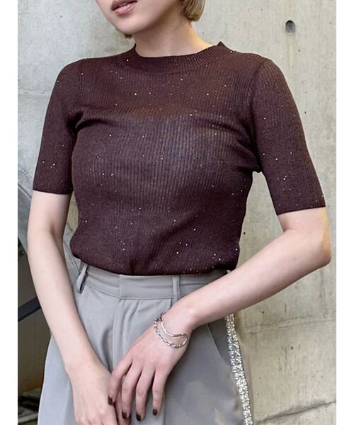 MURUA（ムルーア）の「スパンコールハーフスリーブニット（ニット/セーター・レディース・ブルー/アイボリー/ブラウン/ブラック・FREE）」の4枚目の写真