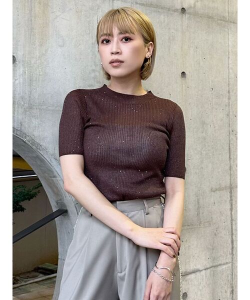 MURUA（ムルーア）の「スパンコールハーフスリーブニット（ニット/セーター・レディース・ブルー/アイボリー/ブラウン/ブラック・FREE）」の8枚目の写真