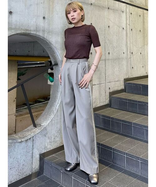 MURUA（ムルーア）の「スパンコールハーフスリーブニット（ニット/セーター・レディース・ブルー/アイボリー/ブラウン/ブラック・FREE）」の10枚目の写真