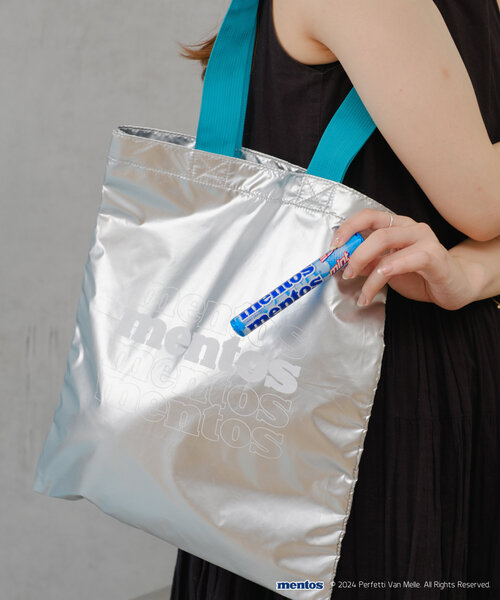 BIRTHDAY BAR(バースデイバー)の「【mentos メントス】メタリックトートバッグ(トートバッグ・レディース・シルバー/シルバー系その他・0)」の16枚目の写真