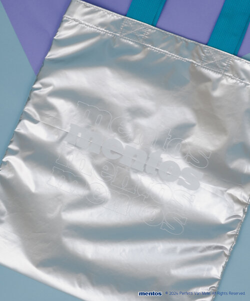 BIRTHDAY BAR(バースデイバー)の「【mentos メントス】メタリックトートバッグ(トートバッグ・レディース・シルバー/シルバー系その他・0)」の12枚目の写真