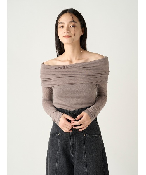 FRAY I.D（フレイアイディー）の「カシミヤシルクオフショルプルオーバー（Tシャツ/カットソー・レディース・モカ/レッド/ホワイト・FREE）」の3枚目の写真