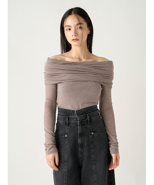 FRAY I.D（フレイアイディー）の「カシミヤシルクオフショルプルオーバー（Tシャツ/カットソー・レディース・モカ/レッド/ホワイト・FREE）」の4枚目の写真