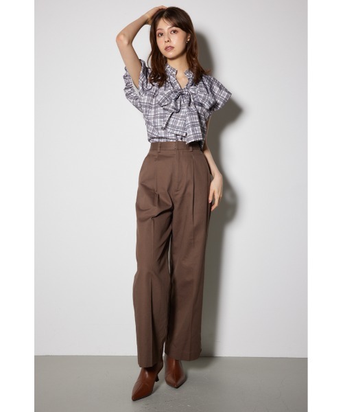 rienda(リエンダ)の「フロントタックチノパンツ(スラックス・レディース・ブラウン/キャメル・SMALL/MEDIUM)」の4枚目の写真