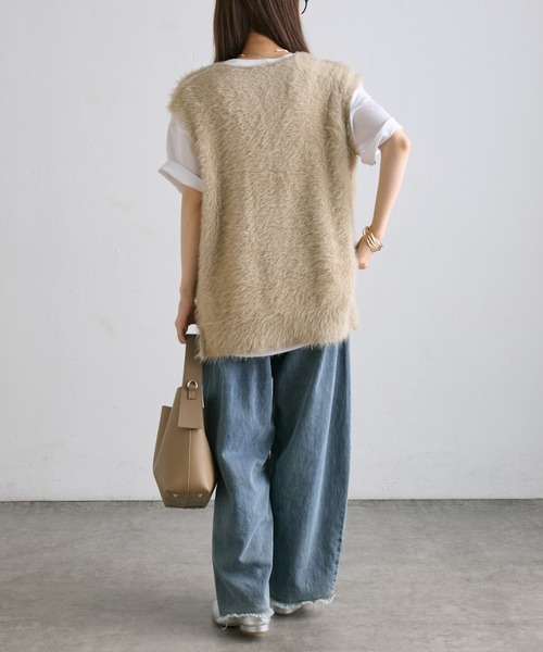 PUAL CE CIN（ピュアルセシン）の「シャギーニットチュニック丈Vネックベスト（ベスト・レディース・チャコールグレー/ベージュ・FREE）」の9枚目の写真