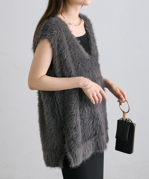 PUAL CE CIN（ピュアルセシン）の「シャギーニットチュニック丈Vネックベスト（ベスト・レディース・チャコールグレー/ベージュ・FREE）」の11枚目の写真