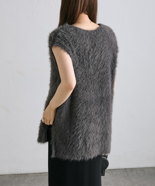 PUAL CE CIN（ピュアルセシン）の「シャギーニットチュニック丈Vネックベスト（ベスト・レディース・チャコールグレー/ベージュ・FREE）」の12枚目の写真