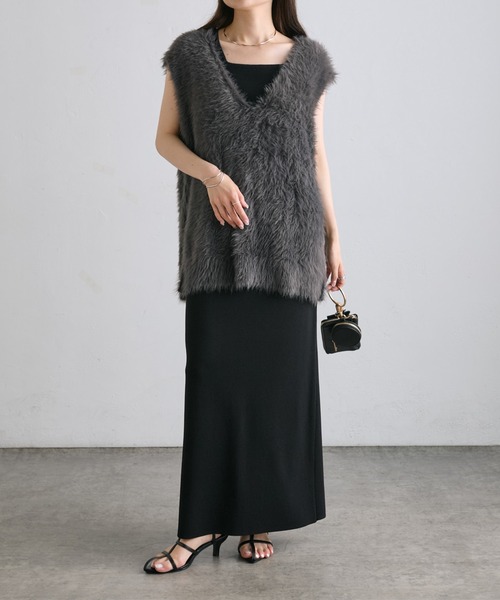 PUAL CE CIN（ピュアルセシン）の「シャギーニットチュニック丈Vネックベスト（ベスト・レディース・チャコールグレー/ベージュ・FREE）」の13枚目の写真