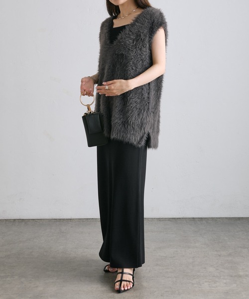 PUAL CE CIN（ピュアルセシン）の「シャギーニットチュニック丈Vネックベスト（ベスト・レディース・チャコールグレー/ベージュ・FREE）」の14枚目の写真