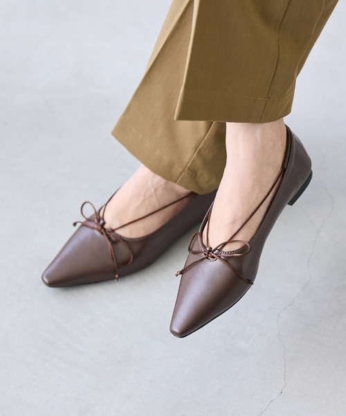 menue（メヌエ）の「ロングノーズ リボンパンプス（パンプス・レディース・アイボリー/ブラウン/ブラック・22.5cm/23.5cm/24.5cm/25.5cm/23.0cm/24.0cm/25.0cm/26.0cm/21.5cm/22.0cm）」の3枚目の写真