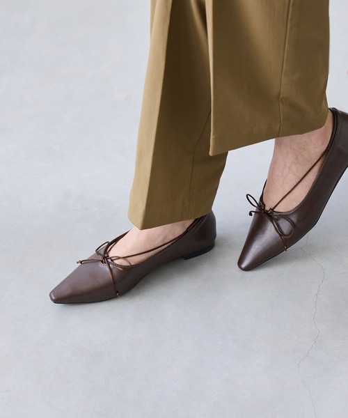 menue（メヌエ）の「ロングノーズ リボンパンプス（パンプス・レディース・アイボリー/ブラウン/ブラック・22.5cm/23.5cm/24.5cm/25.5cm/23.0cm/24.0cm/25.0cm/26.0cm/21.5cm/22.0cm）」の4枚目の写真