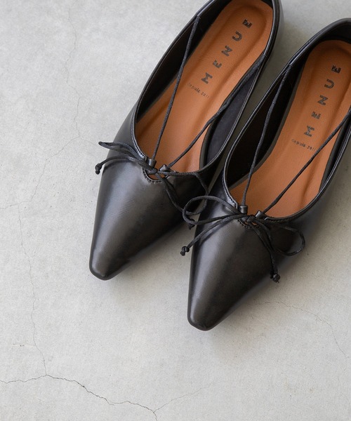 menue（メヌエ）の「ロングノーズ リボンパンプス（パンプス・レディース・アイボリー/ブラウン/ブラック・22.5cm/23.5cm/24.5cm/25.5cm/23.0cm/24.0cm/25.0cm/26.0cm/21.5cm/22.0cm）」の22枚目の写真
