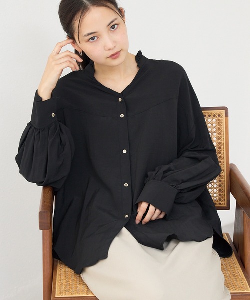 LAVEANGE(ラビアンジェ)の「【洗える】スタンドフリルカラーブラウス(シャツ/ブラウス・レディース・ブラウン/ブラック/オフホワイト・M/LL/3L/4L/5L)」の3枚目の写真