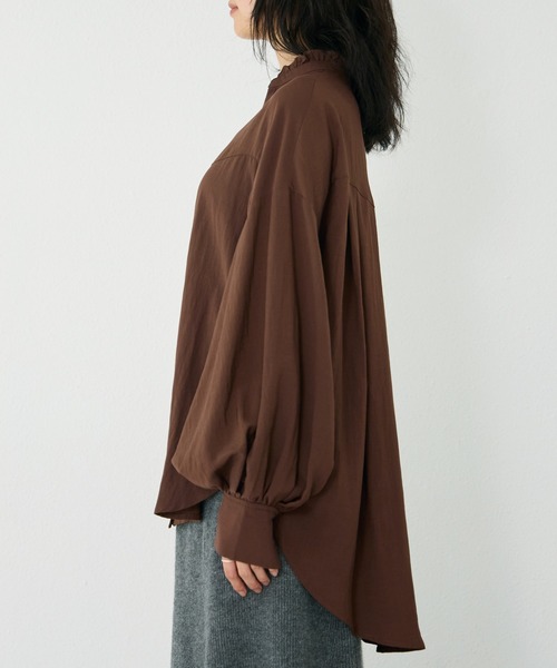 LAVEANGE(ラビアンジェ)の「【洗える】スタンドフリルカラーブラウス(シャツ/ブラウス・レディース・ブラウン/ブラック/オフホワイト・M/LL/3L/4L/5L)」の9枚目の写真